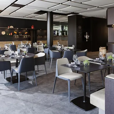 Novotel Expo Hotel 4*