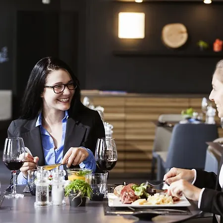 Novotel Expo Готель