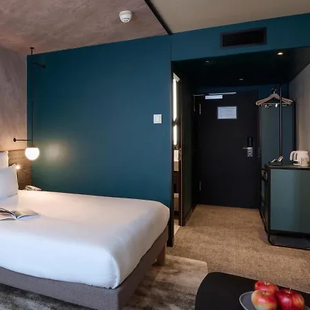 Novotel Expo ホテル 4*