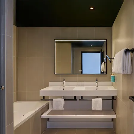 Novotel Expo Готель