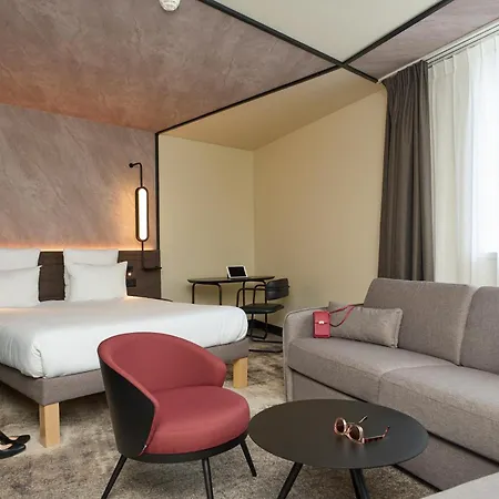 Готель Novotel Expo 4*