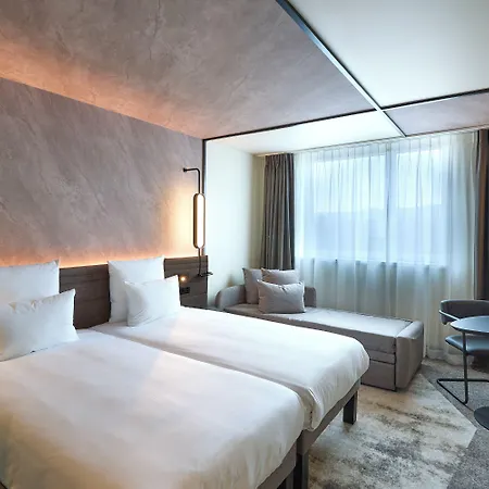 Novotel Expo Hotel 4*