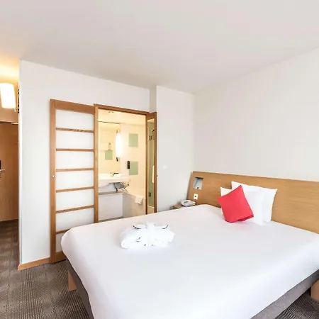 Novotel Expo Otel 4*