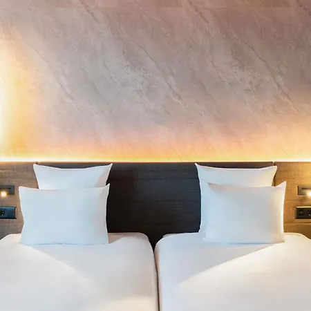 Hotel Novotel Expo 4*