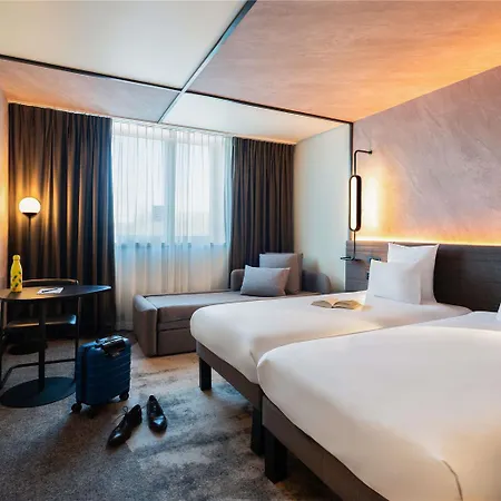 Novotel Expo 4*