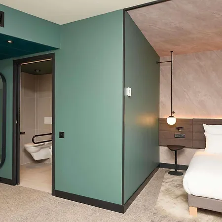 Hotel Novotel Expo 4*