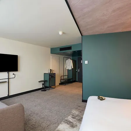 Novotel Expo Hotel 4*