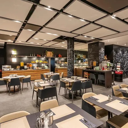 Готель Novotel Expo 4*