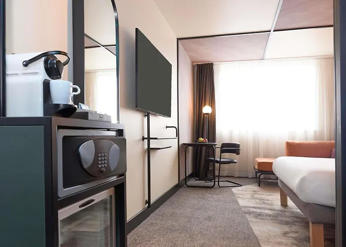 Novotel Expo Hotel 4*