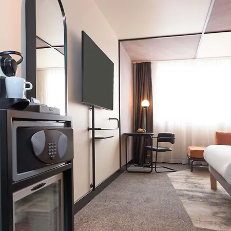 Novotel Expo ホテル 4*