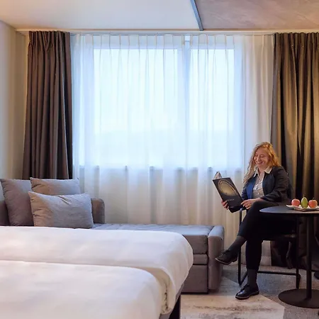 Novotel Expo ホテル 4*