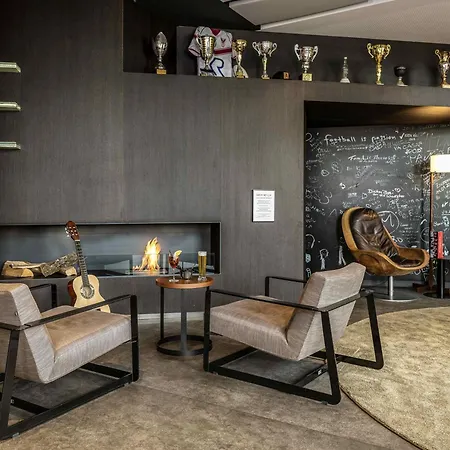 ホテル Novotel Expo 4*