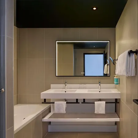 Novotel Expo ホテル 4*