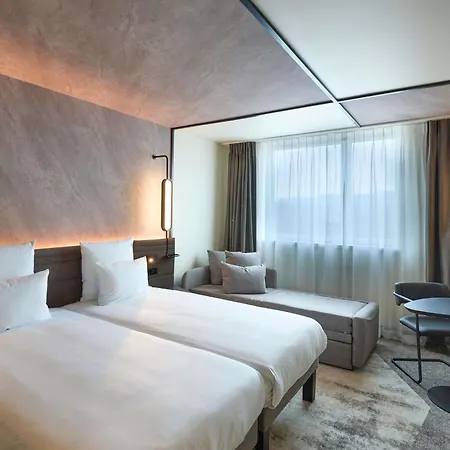 Novotel Expo ホテル 4*