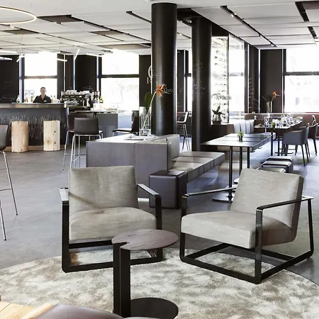 ホテル Novotel Expo 4*