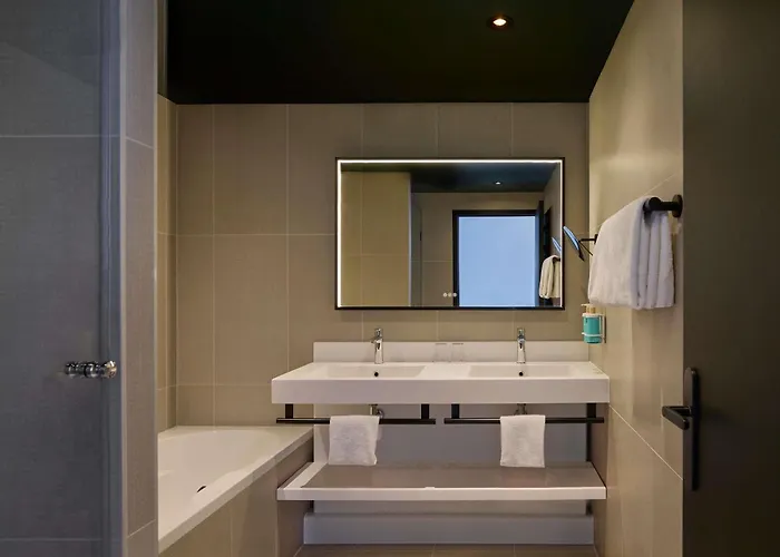 Novotel Expo Hotel 4*