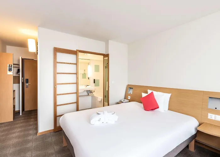 Novotel Expo Hotel 4*